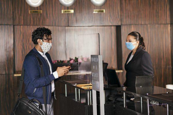 Giải pháp quản lý khách truy cập check in - out