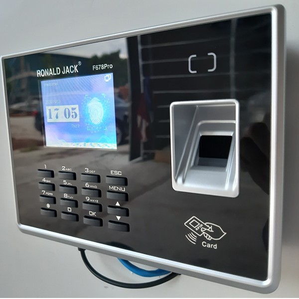 Máy chấm công Ronald Jack F678Pro Máy chấm công Ronald Jack F678Pro