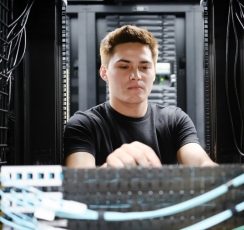 Máy Chủ AI NVIDIA DGX H200