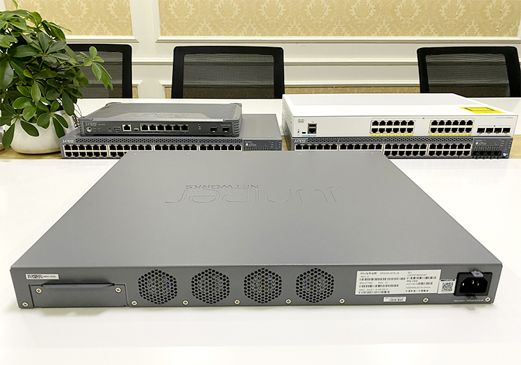 mặt sau Firewall Juniper SRX345-SYS-JB Thiết bị tường lửa Juniper SRX345-SYS-JB